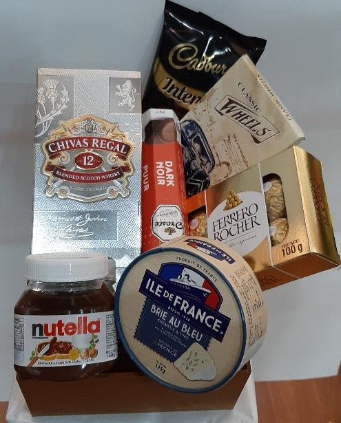 Envio y venta de flores ,rosas, plantas,arreglos florales ,regalos y desayunos a domicilio con delivery gratis en la Ciudad Autonoma de Buenos Aires y con costo de env�o en localidades del Gran Buenos Aires asi como delivery de flores y plantas a trav�s de florerias asociadas en todas las provincias de la Argentina, Buenos Aires, la Pampa, Tucuman, La Rioja, R�o Negro, Entre Rios, Corrientes, Misiones, Neuquen, Chubut, Tierra del Fuego, Santa Cruz, San Luis, Mendoza, Cordoba, Jujuy, Formosa, Santiago del Estero, Salta, Chaco, Catamarca ,San Juan, y ademas realizamos el delivery de flores ,coronas,palmas , plantas y regalos a todas las ciudades de Argentina, Mar del Plata, C�rdoba, Buenos Aires, con cargo en Santa Rosa, La Plata, Bella Vista, Neuquen, Pilar, Paran�, Posadas, Resistencia, Cipolleti y mas de 300 ciudades y localidades en todo el territorio de nuestro pa�s, asi como tambien tenemos la posibilidad de enviar flores a casi todo el mundo en cuestion de horas